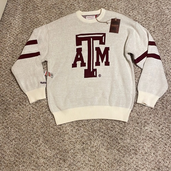 NWT - Texas A&M sweater for men; size Lg; brand: Mitchell & Ness